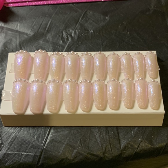 “The Pearl Next Door” glazed donut nails with pearl accents. Handmade! - Picture 2 of 3